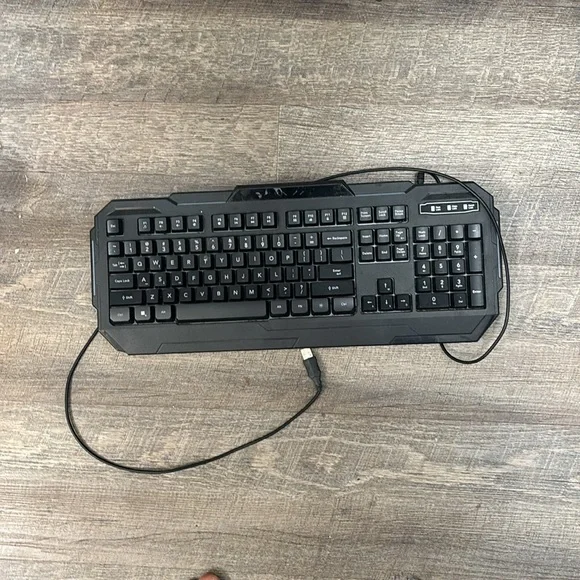Gaming keyboard with LEDs and fast reactions